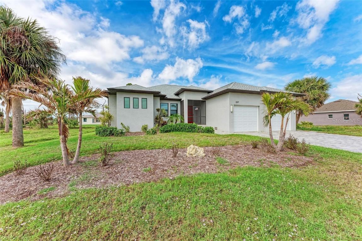 237 W Pine Valley Ln., Rotonda West, FL 33947