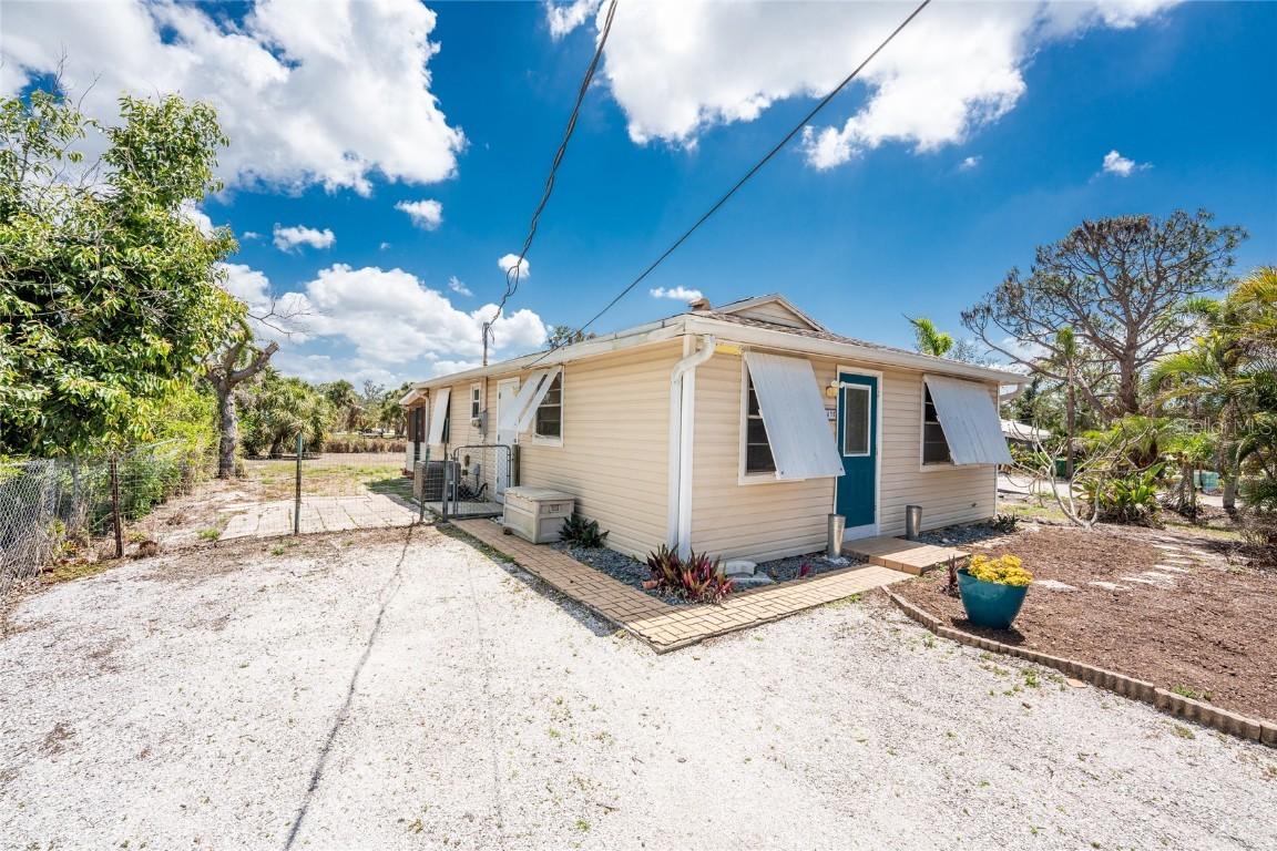 7035 York St., Englewood, FL 34224