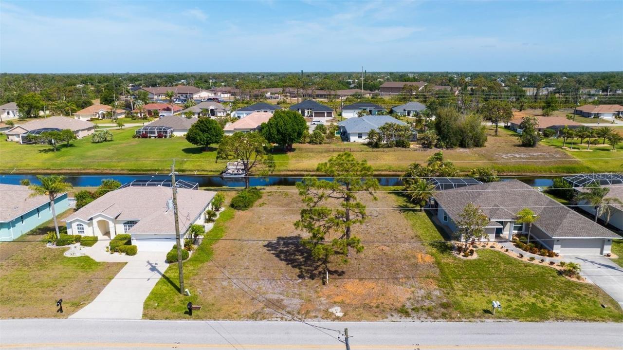 437 Rotonda Cir., Rotonda West, FL 33947