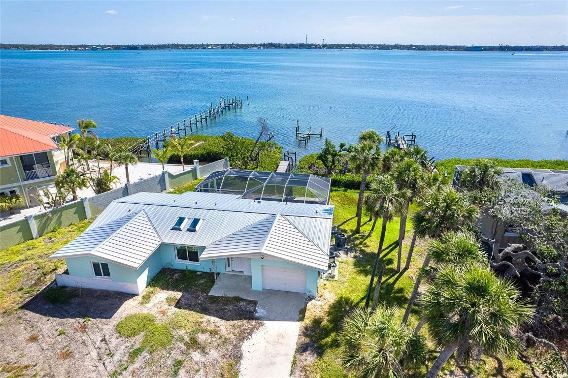 4093 Pelican Shores Cir., Englewood, FL 34223