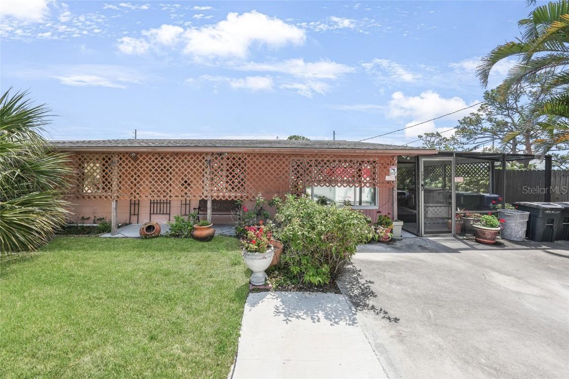 857 Palmetto St., Englewood, FL 34223