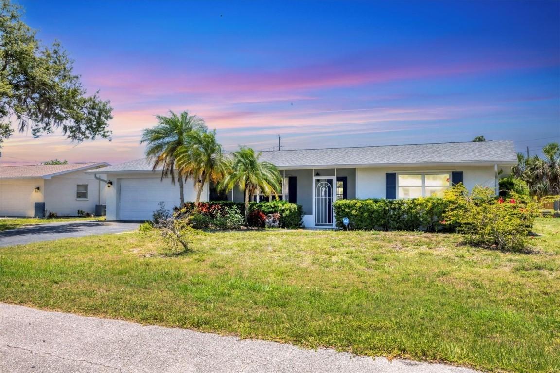 305 E Wentworth Cir., Englewood, FL 34223
