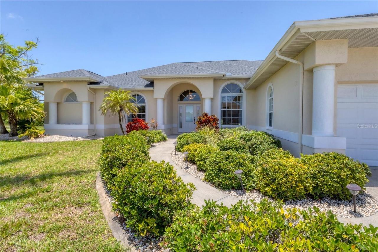 1002 Rotonda Cir., Rotonda West, FL 33947