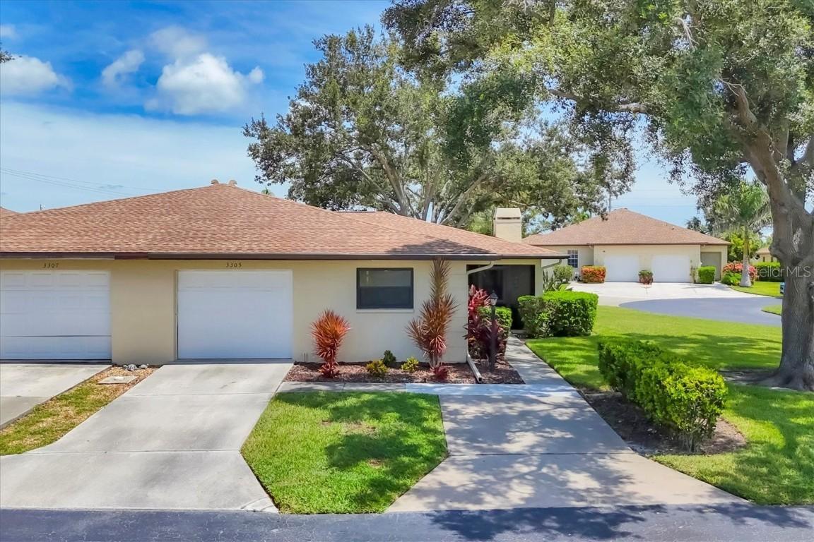3305 Vivienda Blvd., Bradenton, FL 34207