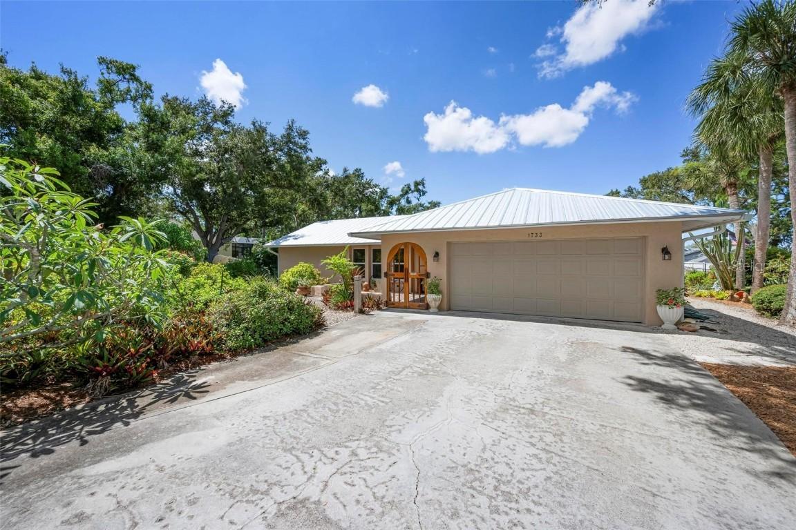 1733 Belvidere Rd., Englewood, FL 34223
