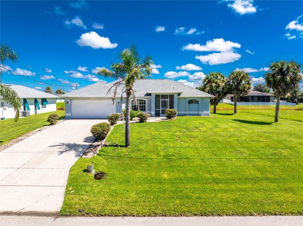 221 Bunker Rd., Rotonda West, FL 33947