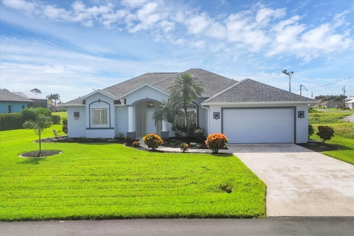 39 Medalist Cir., Rotonda West, FL 33947