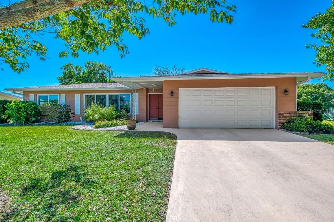 526 Oxford Dr., Venice, FL 34293