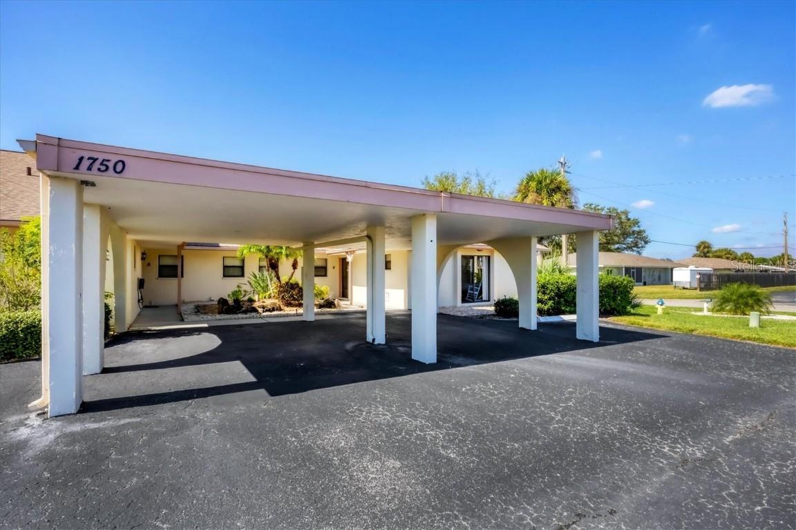1750 Lake Pl. #1750-B, Venice, FL 34293