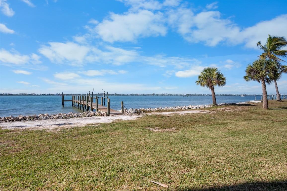 918 Edgewater Dr., Englewood, FL 34223