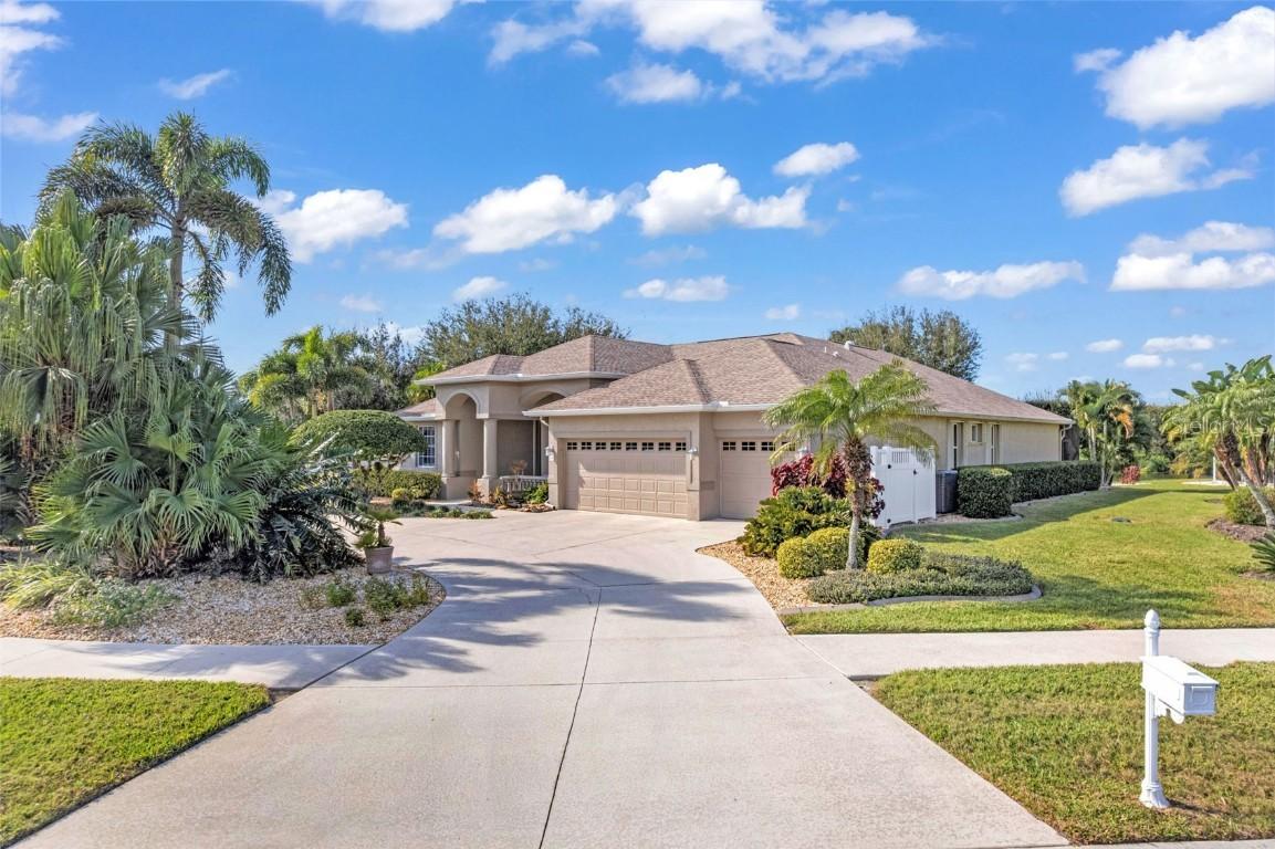 895 Clear Lake Dr., Englewood, FL 34223