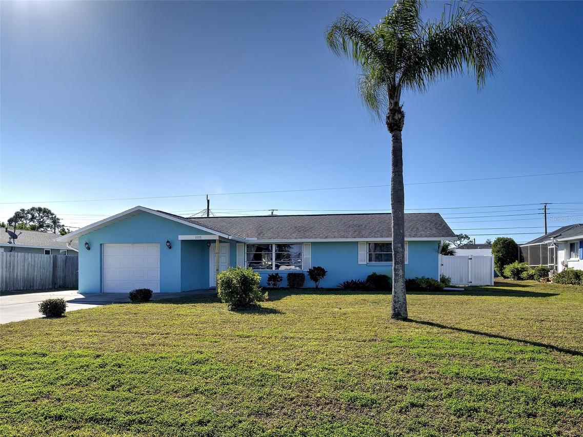1533 Crest Dr., Englewood, FL 34223