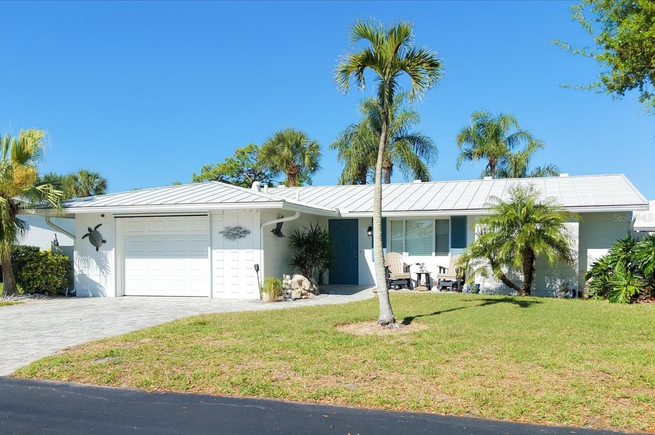 35 Oakwood Dr., Englewood, FL 34223