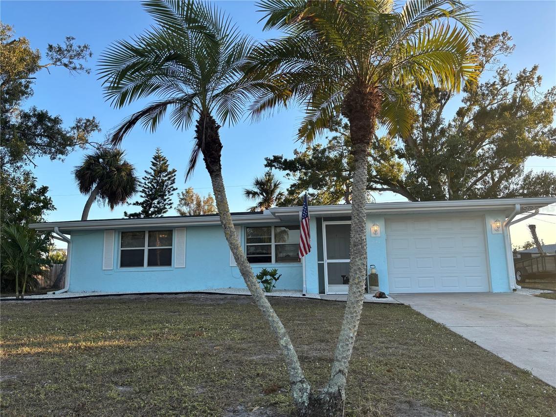 231 Lakeview Ln., Englewood, FL 34223