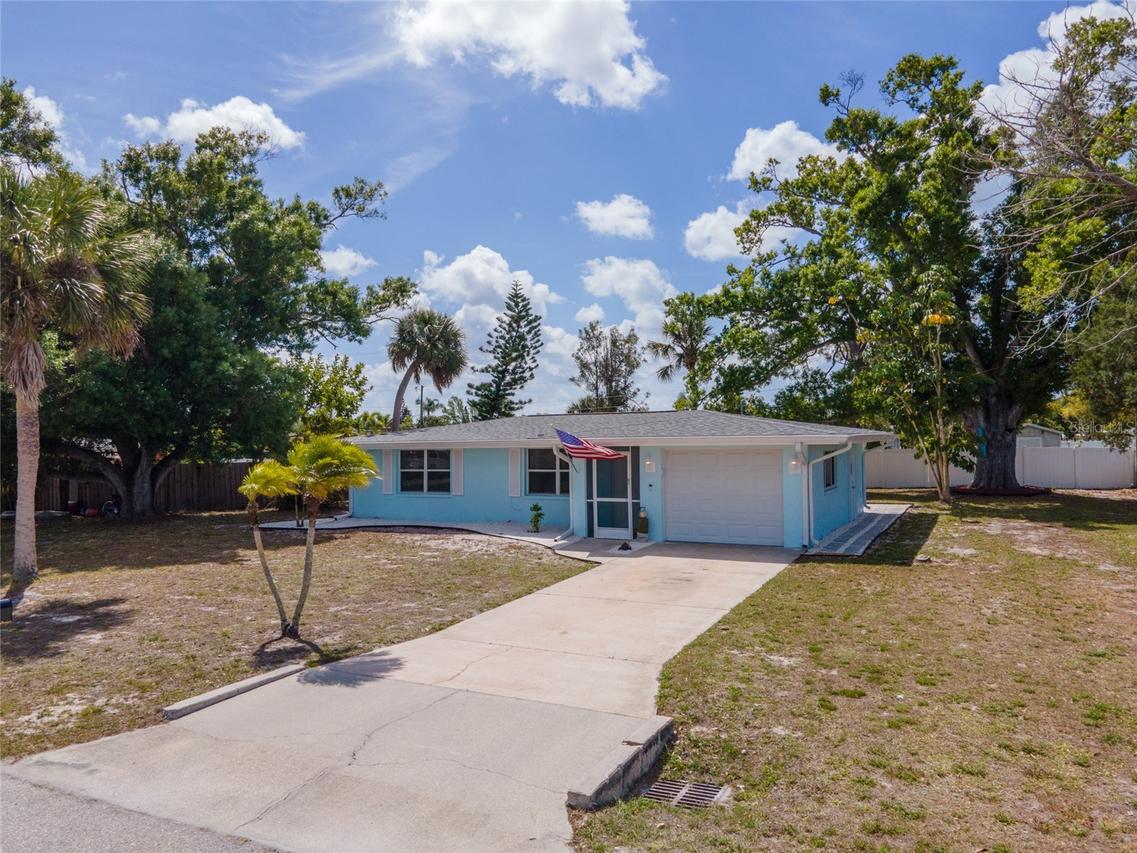 231 Lakeview Ln., Englewood, FL 34223