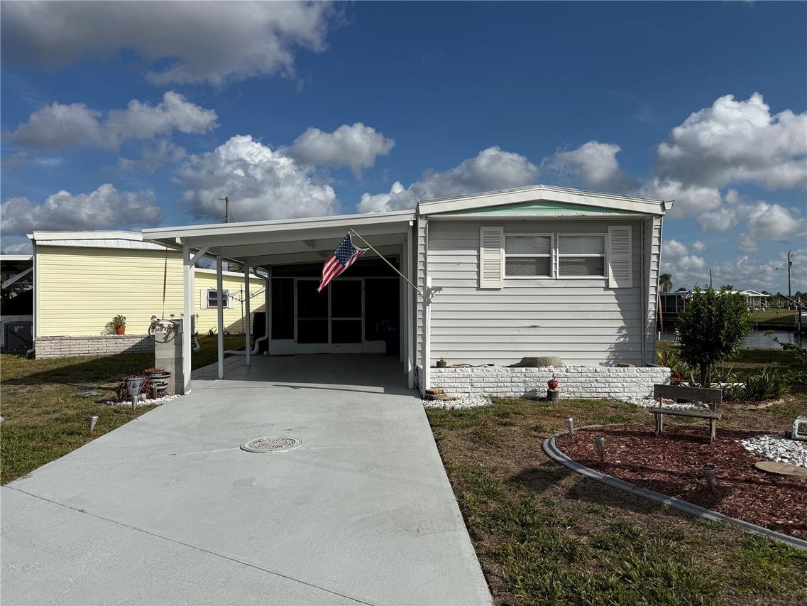 527 Blackburn Blvd., North Port, FL 34287