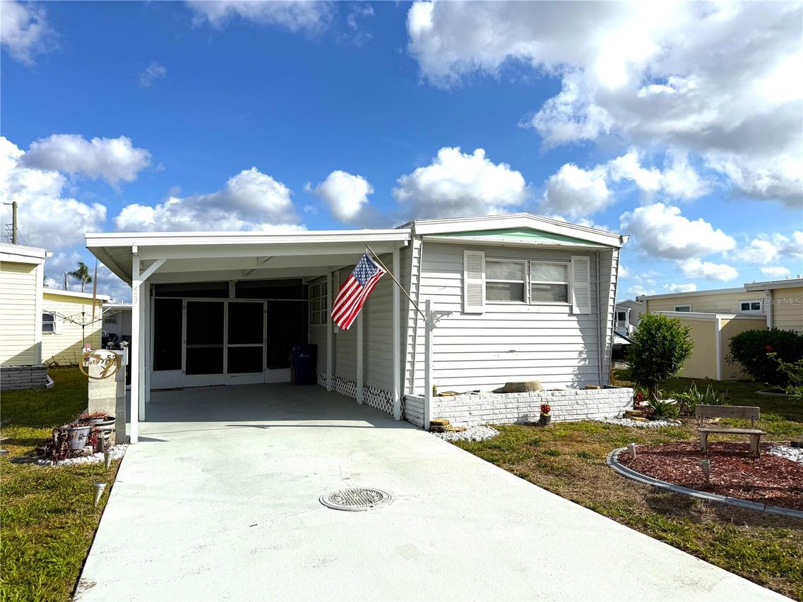527 Blackburn Blvd., North Port, FL 34287