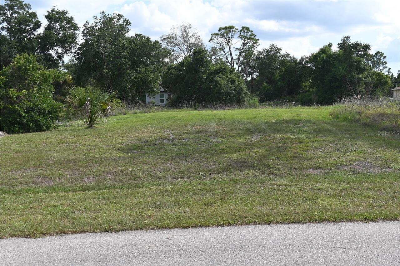 Charmer Ln., North Port, FL 34288