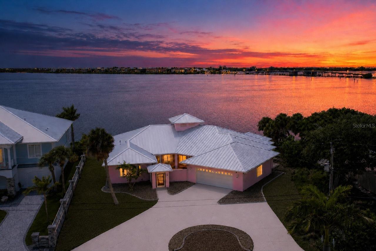 1468 Lemon Bay Dr., Englewood, FL 34223