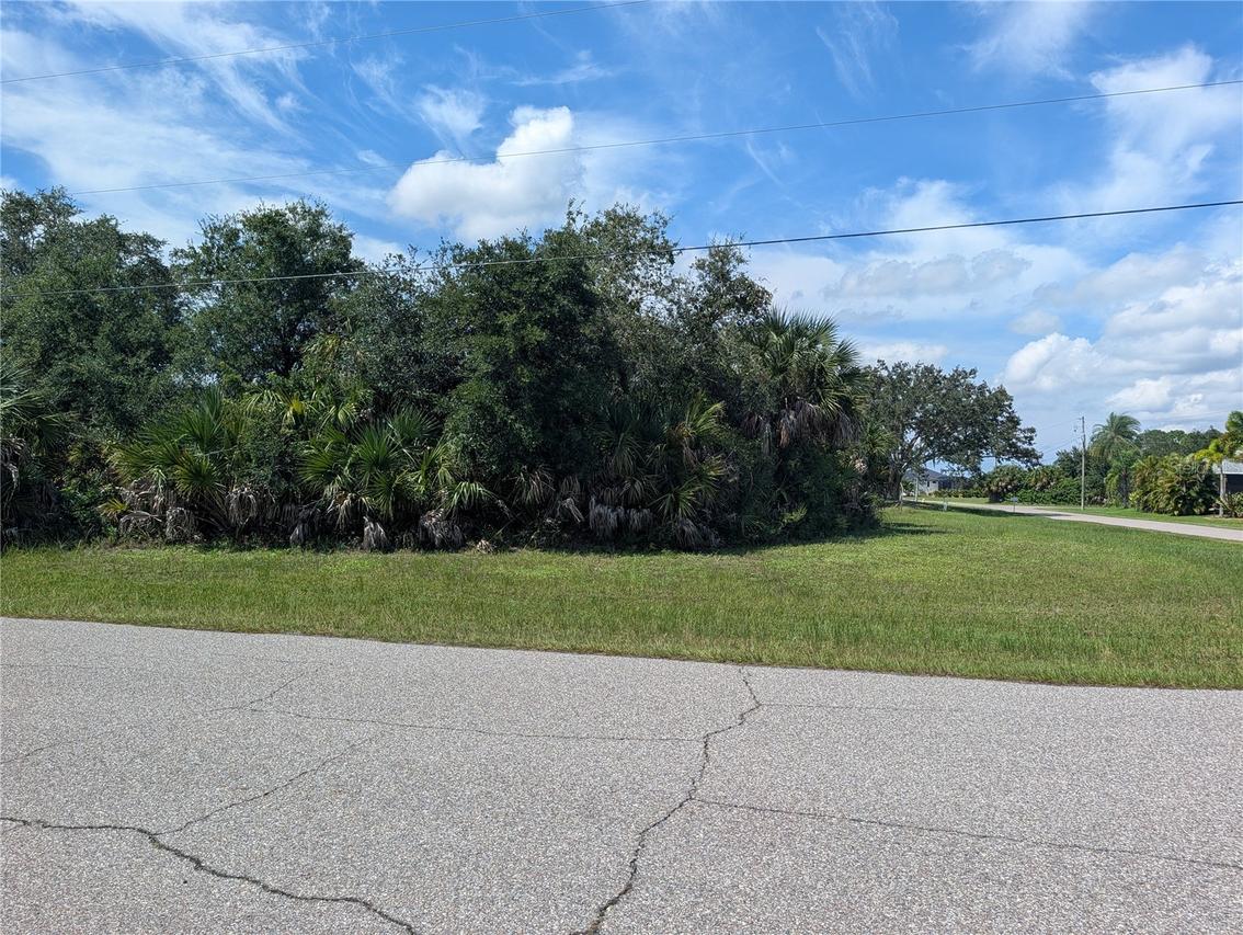 146 Haddock Dr., Rotonda West, FL 33947