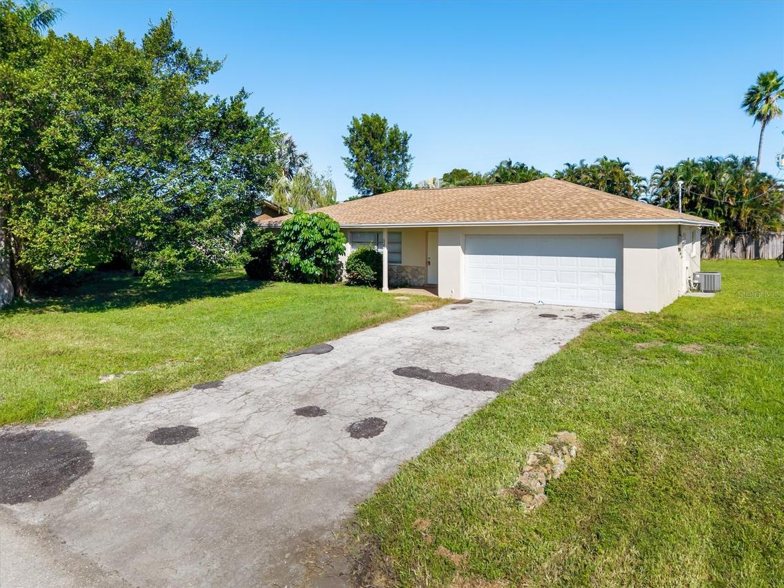 525 SE 35th St., Cape Coral, FL 33904