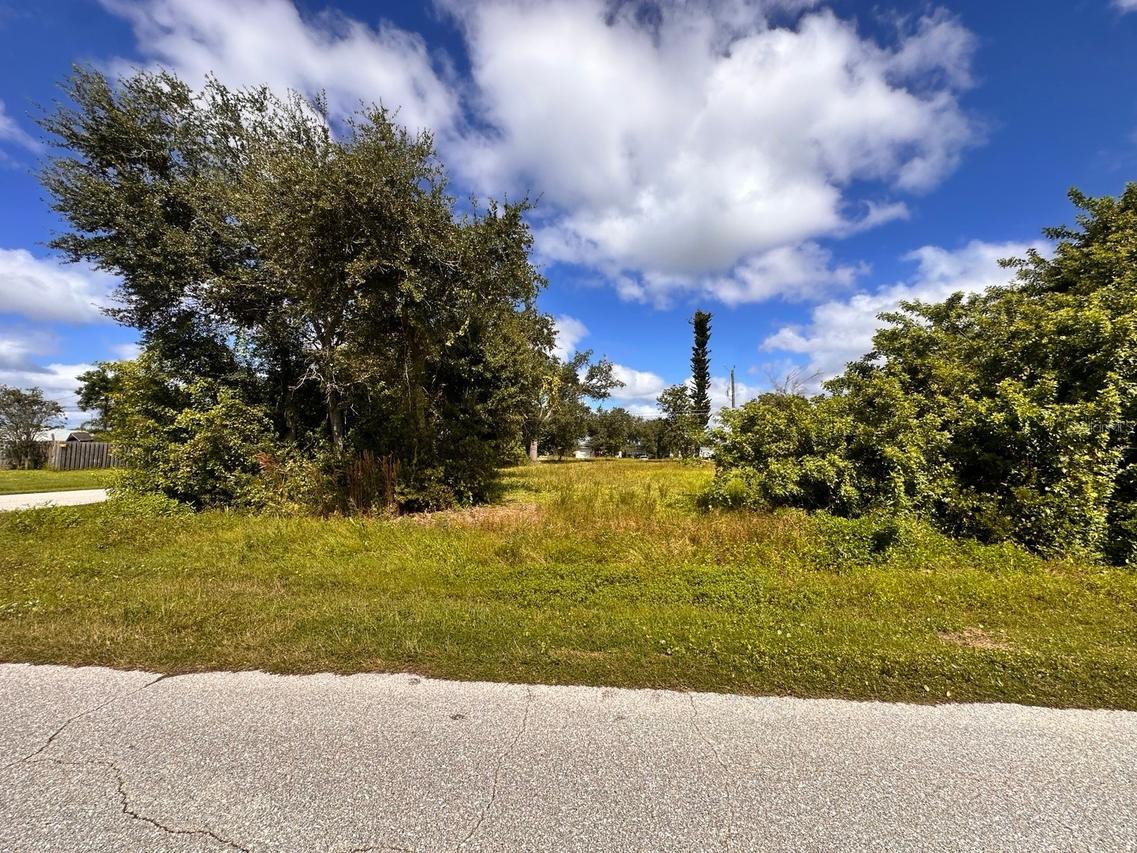 11128 Carnegie Ave., Englewood, FL 34224