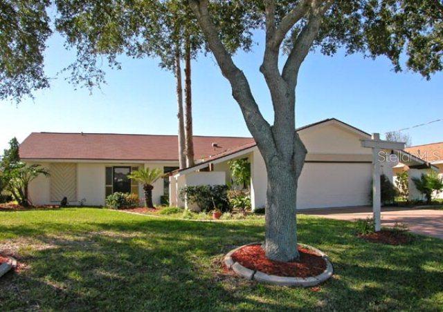 18 Clarendon Ct., Palm Coast, FL 32137