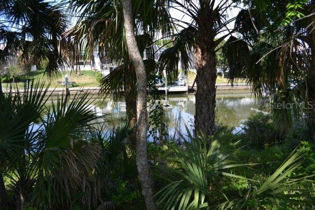 35 Coral Reef Ct., Palm Coast, FL 32137