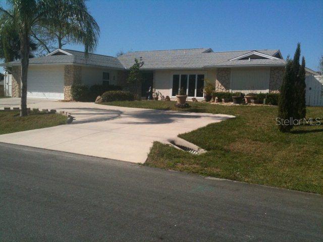 27 Clarendon Ct., Palm Coast, FL 32137