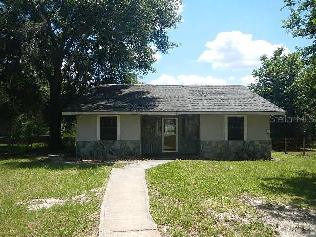 8237 Swan Lake Dr., Melrose, FL 32666