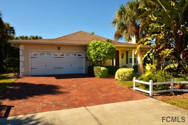 208 Palm Cir., Flagler Beach, FL 32136