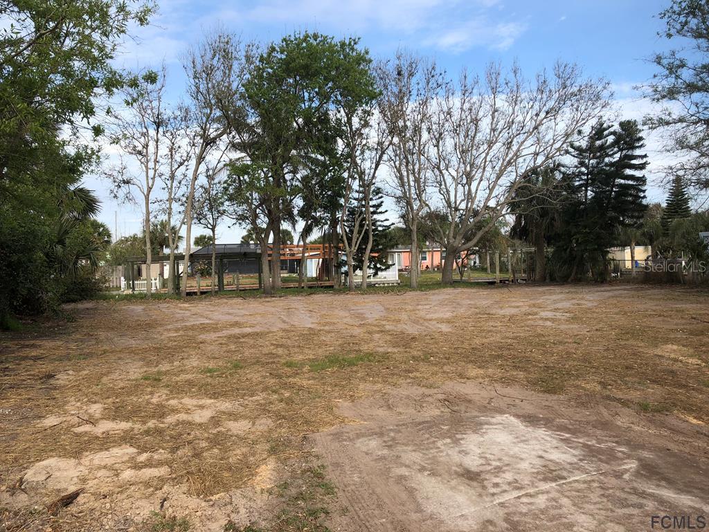 112 Avalon Ave., Flagler Beach, FL 32136