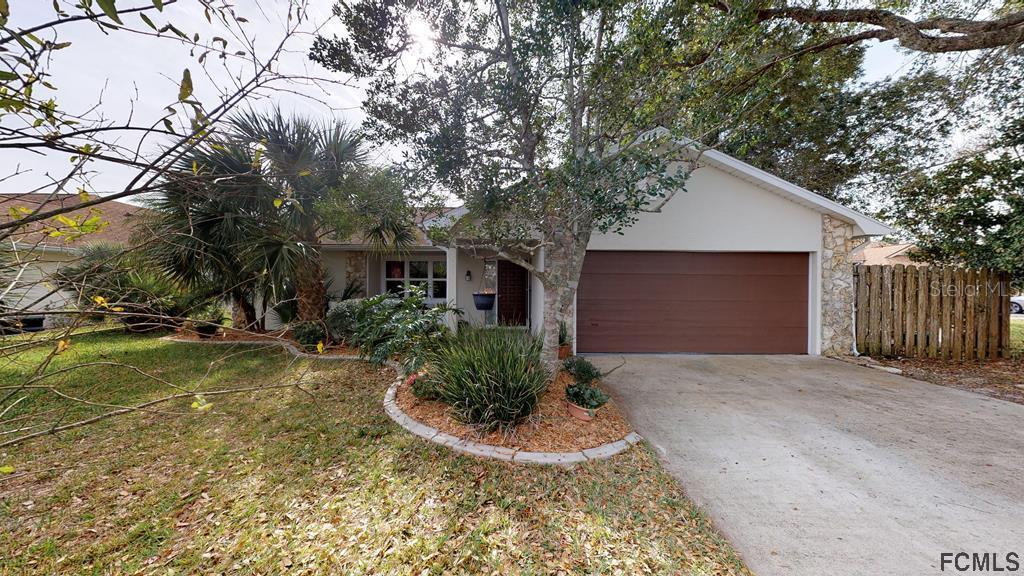 4 Cedarwood Ct., Palm Coast, FL 32137