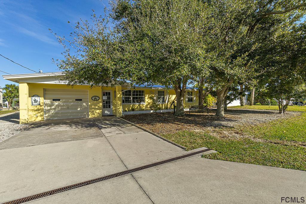 152 Avalon Ave., Flagler Beach, FL 32136