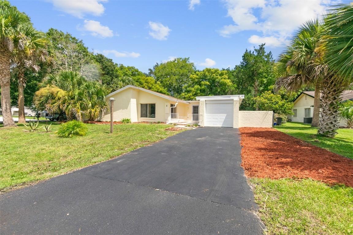 1 Cooper Ct., Palm Coast, FL 32137