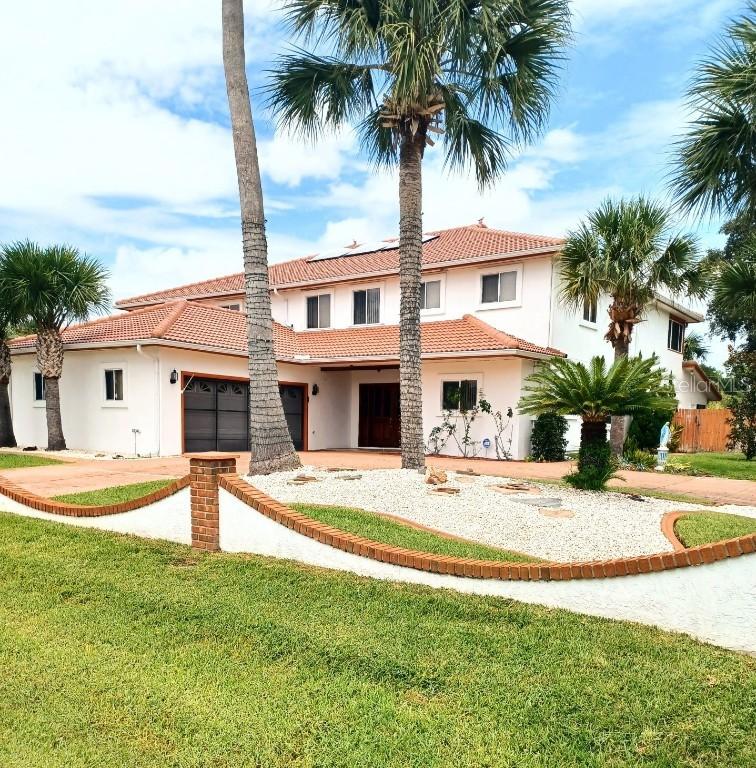 2 Center Pl., Palm Coast, FL 32137