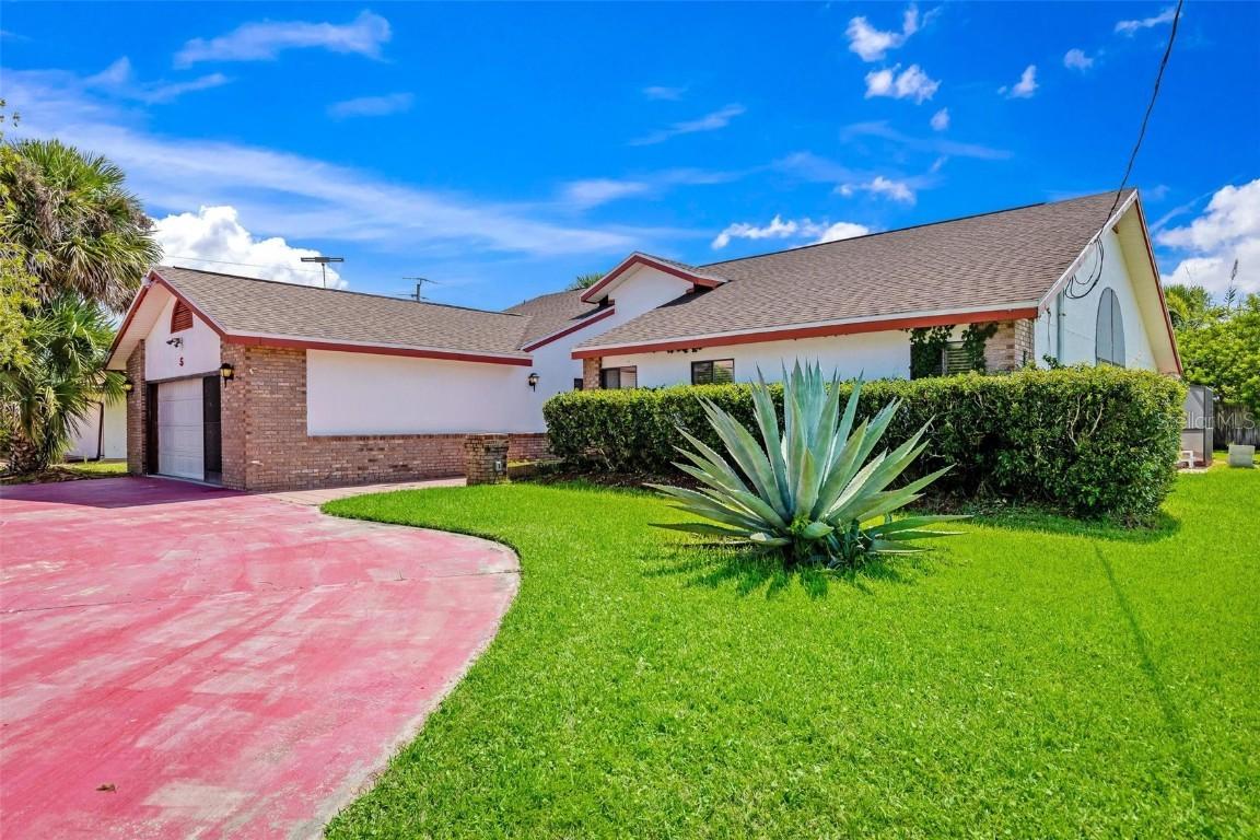 5 Center Pl., Palm Coast, FL 32137