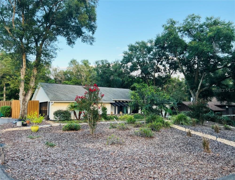 1211 W Crooked Lake Pl., Eustis, FL 32726