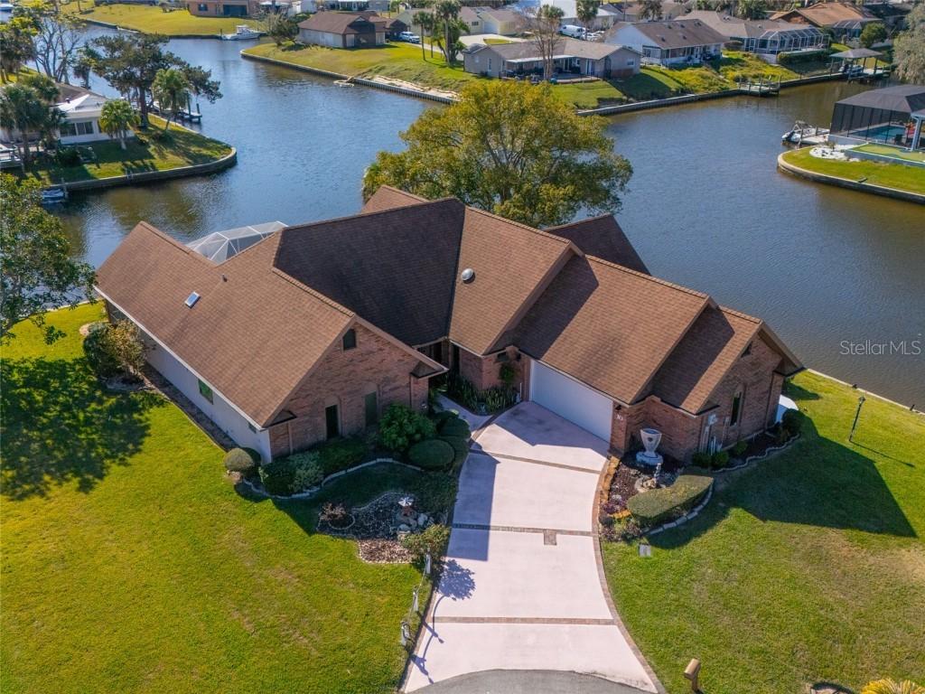 10 Castle Ct., Palm Coast, FL 32137