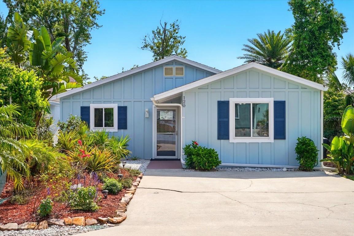 120 Oak Ln., Flagler Beach, FL 32136