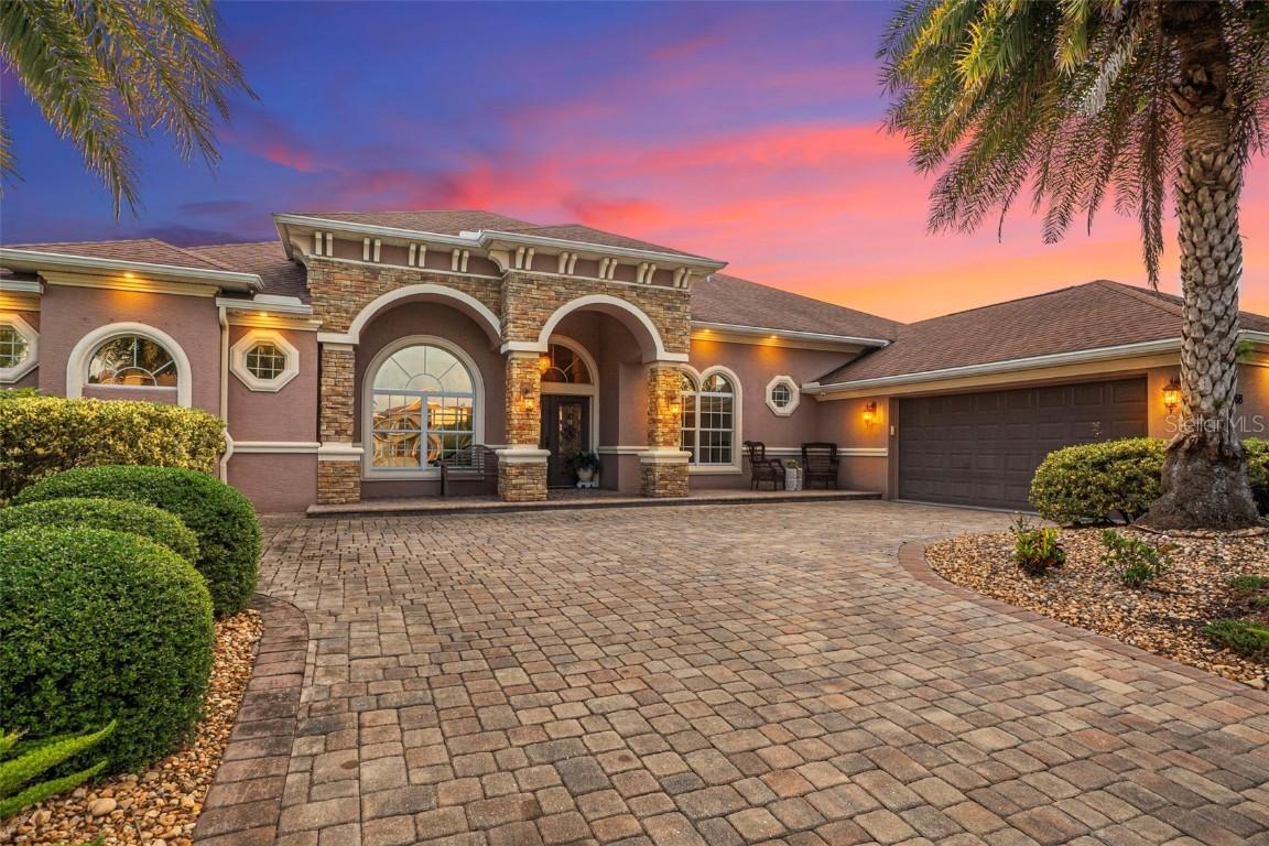 568 Luna Bella Ln., New Smyrna Beach, FL 32168