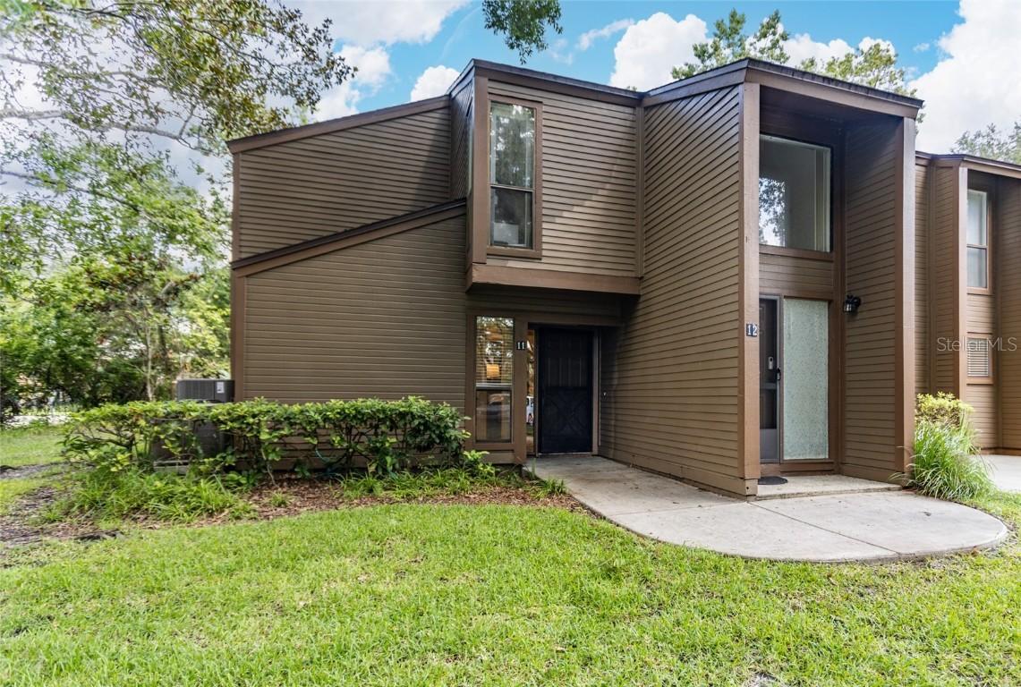 11 Surrey Ct., Palm Coast, FL 32137
