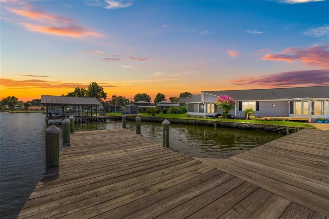 164 Moonlite Dr., Welaka, FL 32193