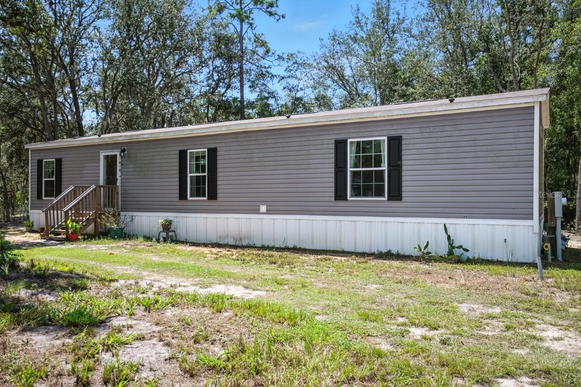 1141 Donovan Ave., Interlachen, FL 32148