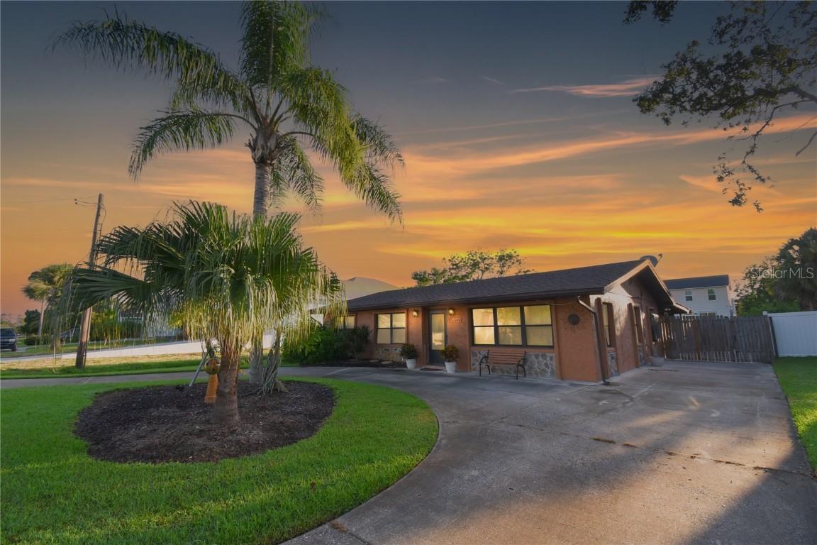5460 4th St., St Augustine, FL 32080