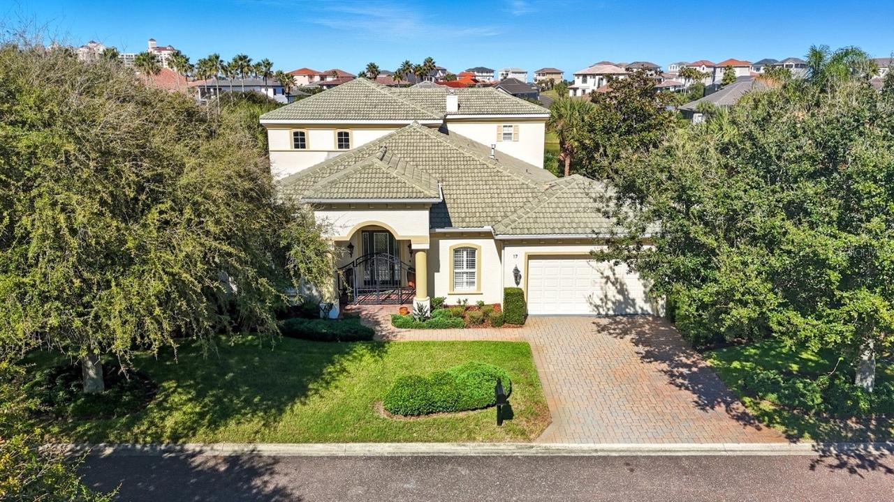 17 Las Palmas Way, Palm Coast, FL 32137