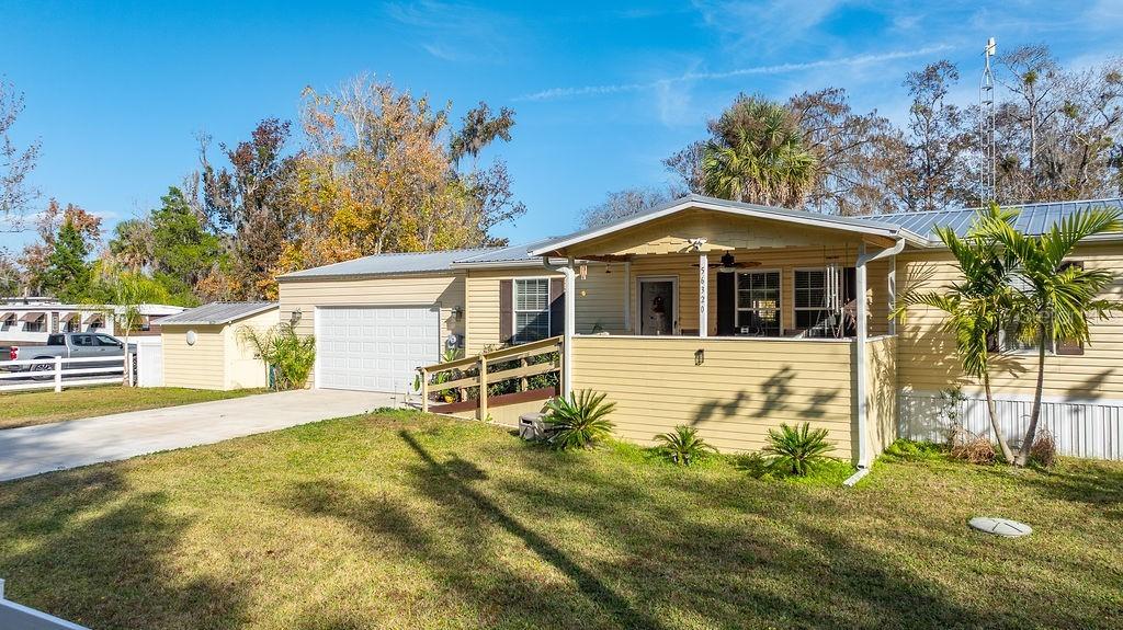 56320 Cherry Tree Rd., Astor, FL 32102