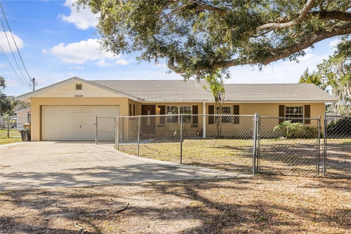 9909 Jacaranda Ave., Clermont, FL 34711