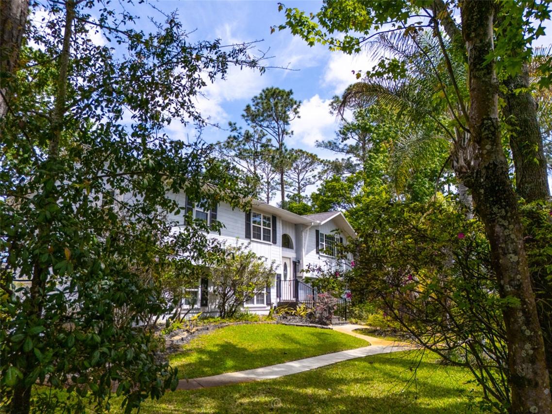 1 Ryding Ln., Palm Coast, FL 32164