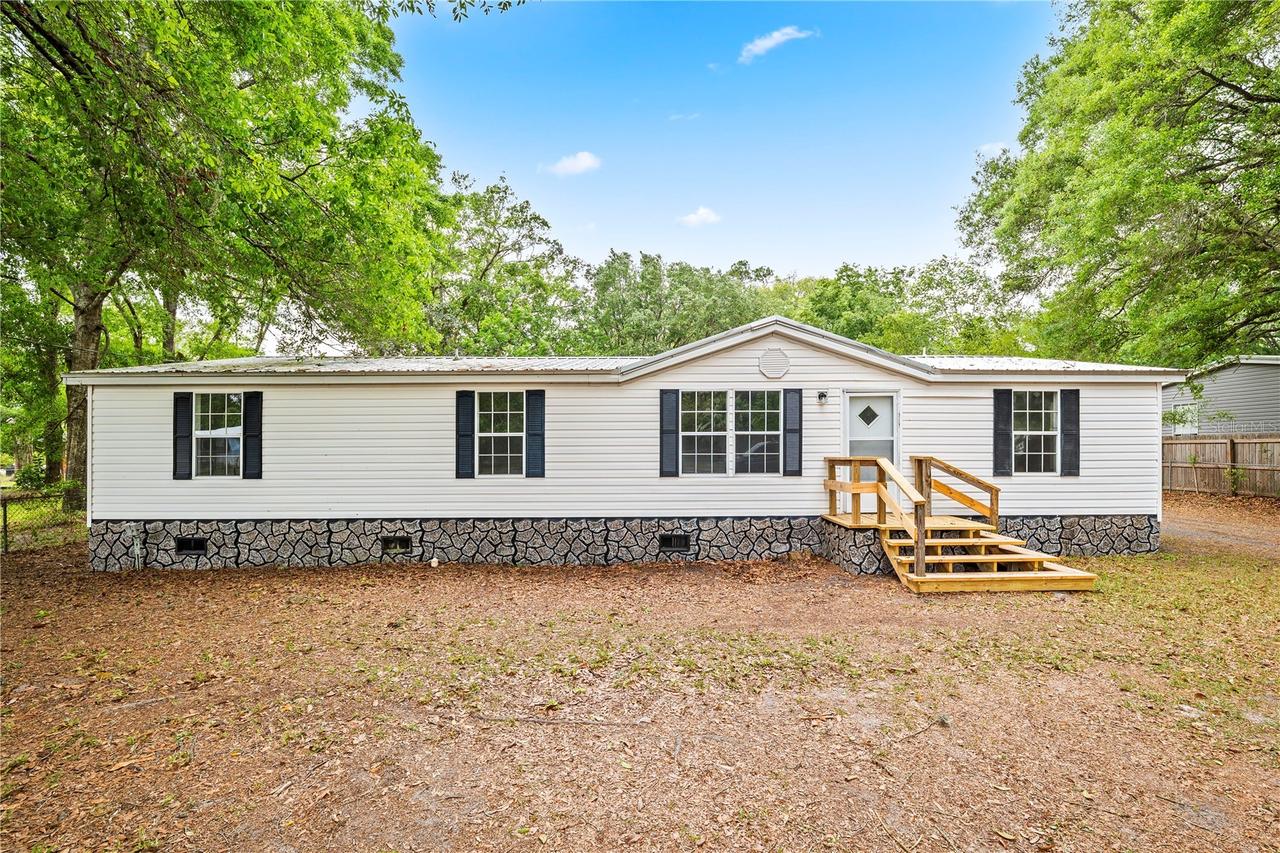 4318 Deerfield Cir., Macclenny, FL 32063